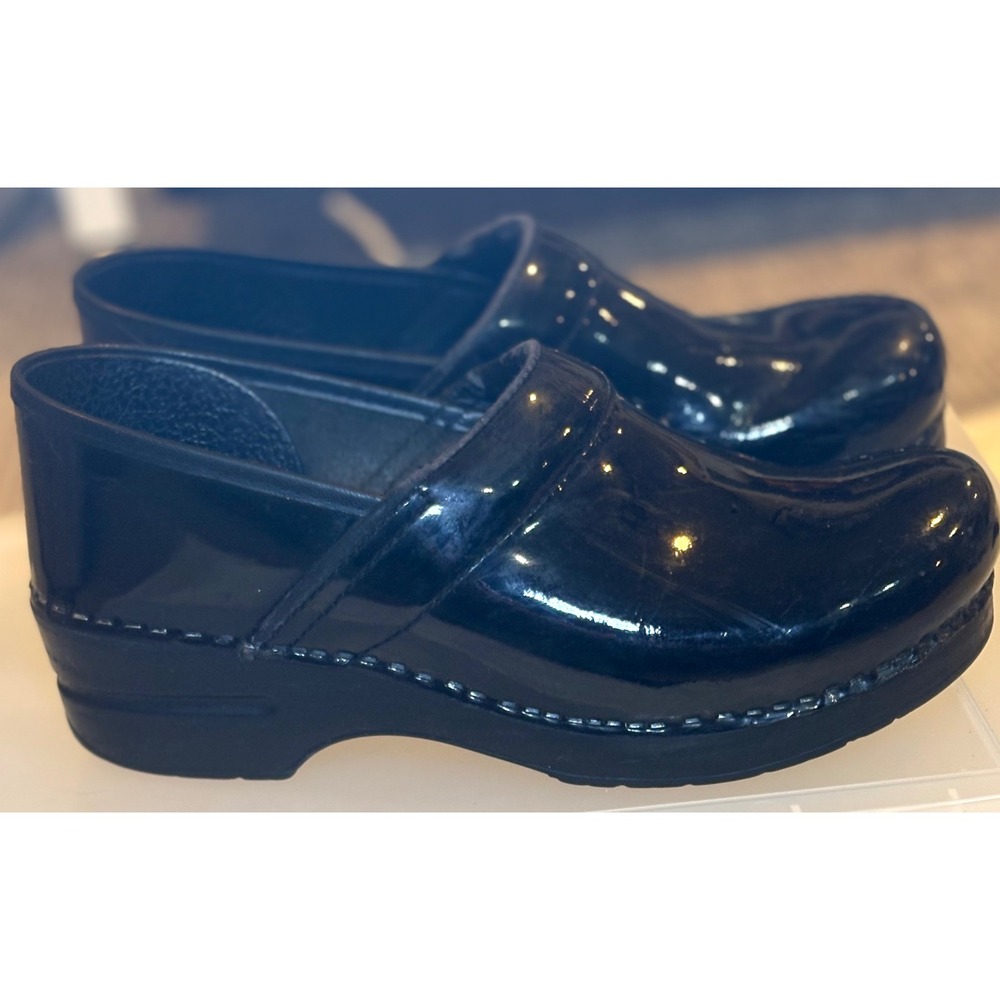 Dansko Professional Black Patent Leather Clogs Narrow Fit EU 40 Womens 9.5-10